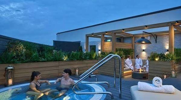 Outdoor spa at The Johnstown Estate